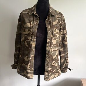 Forever 21 camo  jacket lightweight SIZE M